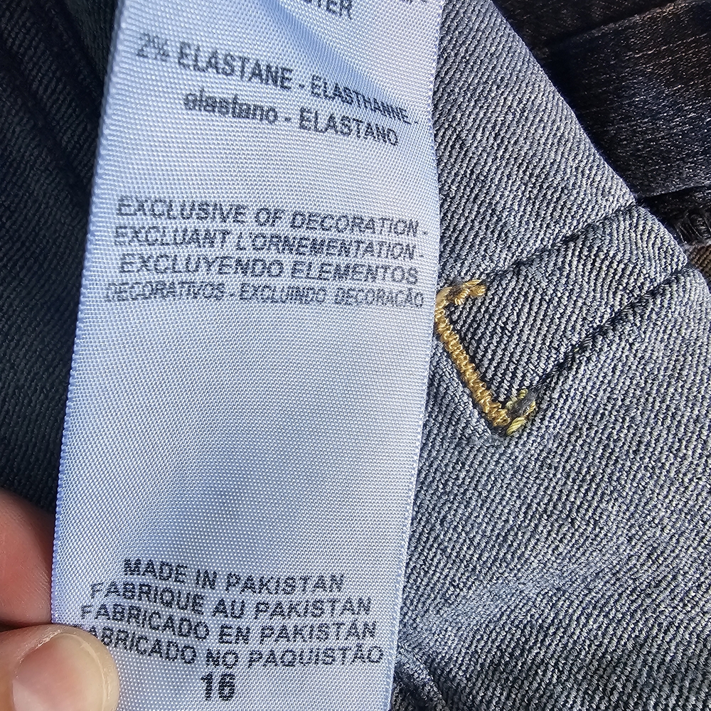 Levi's Classic Blue Women's Modern Capri Jeans Sz 16 - Picture 9 of 9